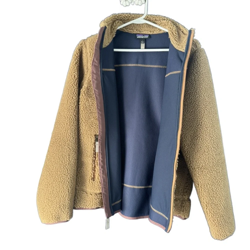 Patagonia Women's Classic Retro-X® Fleece Jacket
Large - Picture 3 of 6